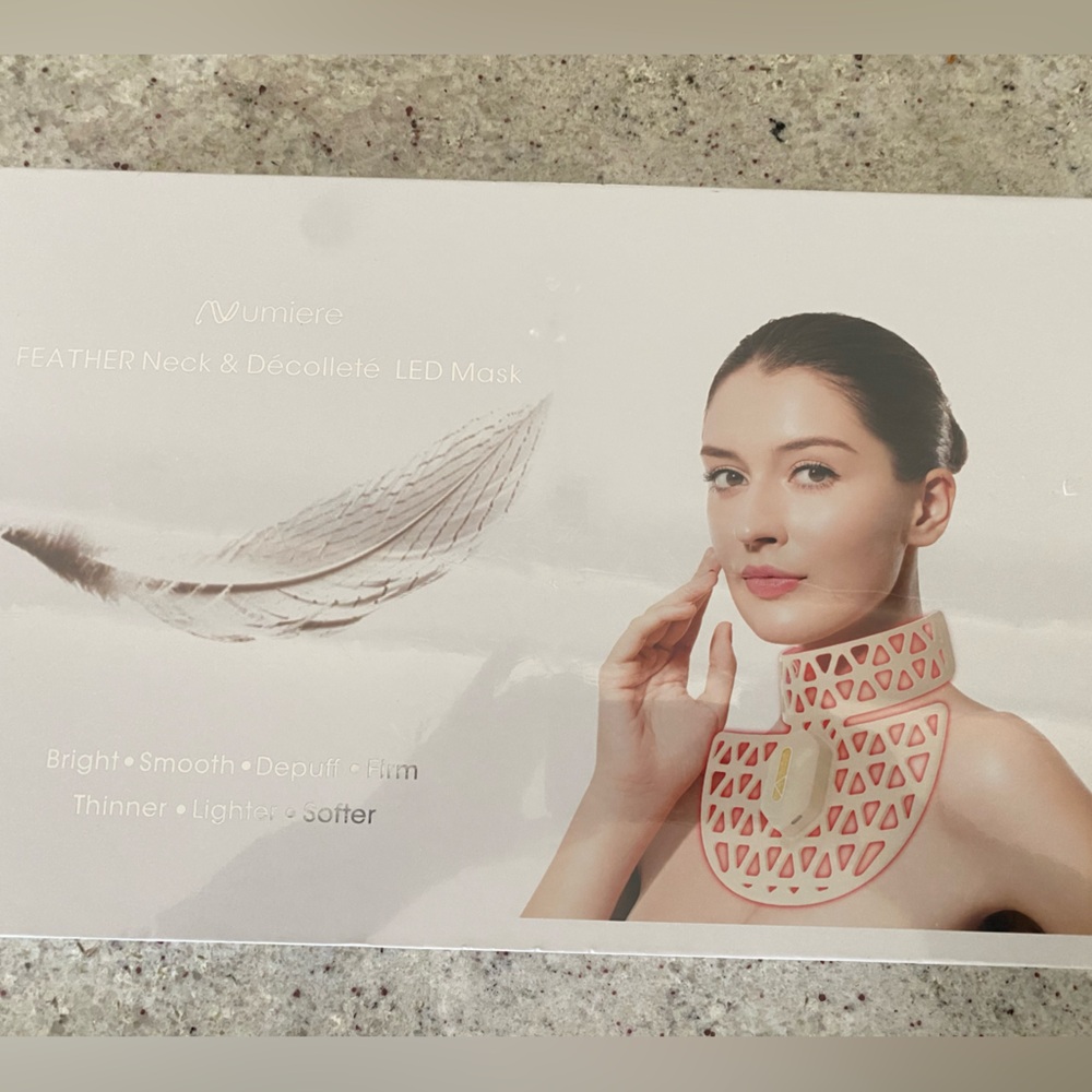 Numiere Feather Neck & Décolleté LED Mask new/sealed